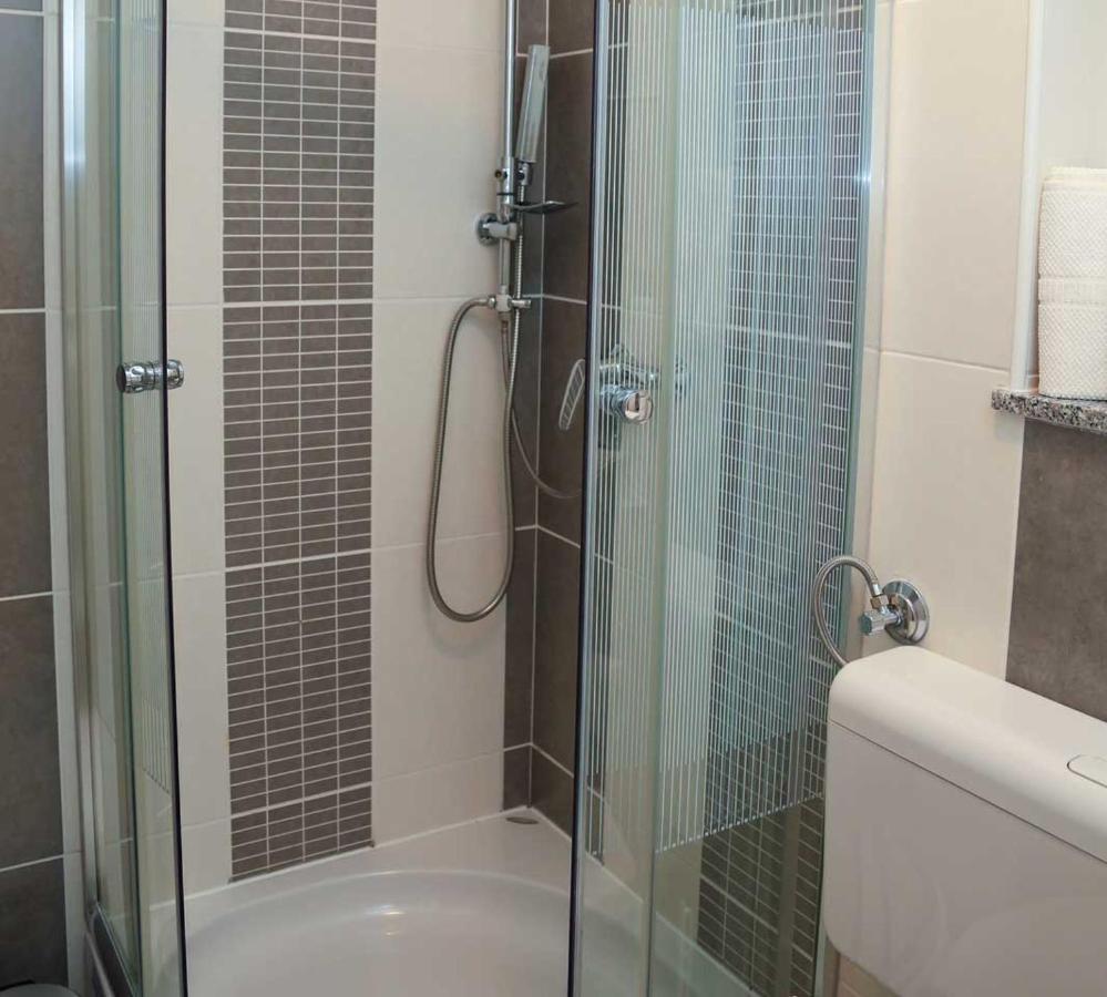 Adrian-Apartments-51511-Malinska-Otok-Krk Primorska 21 ภายนอก รูปภาพ