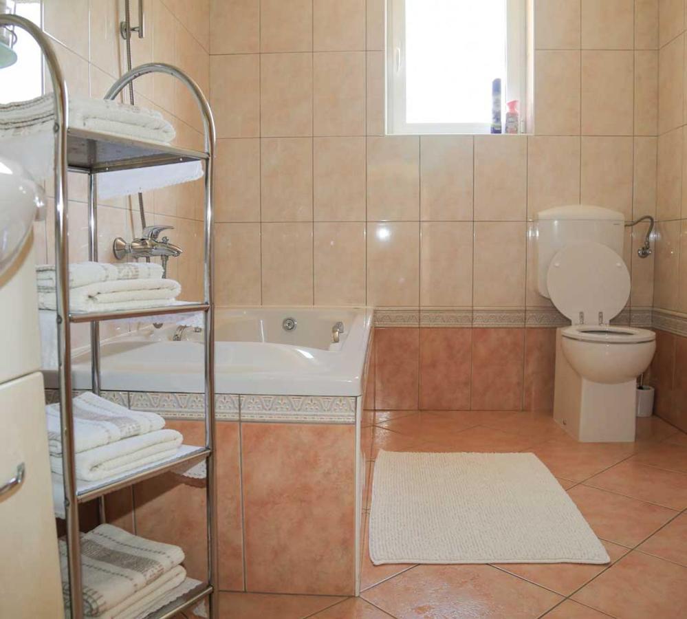 Adrian-Apartments-51511-Malinska-Otok-Krk Primorska 21 ภายนอก รูปภาพ