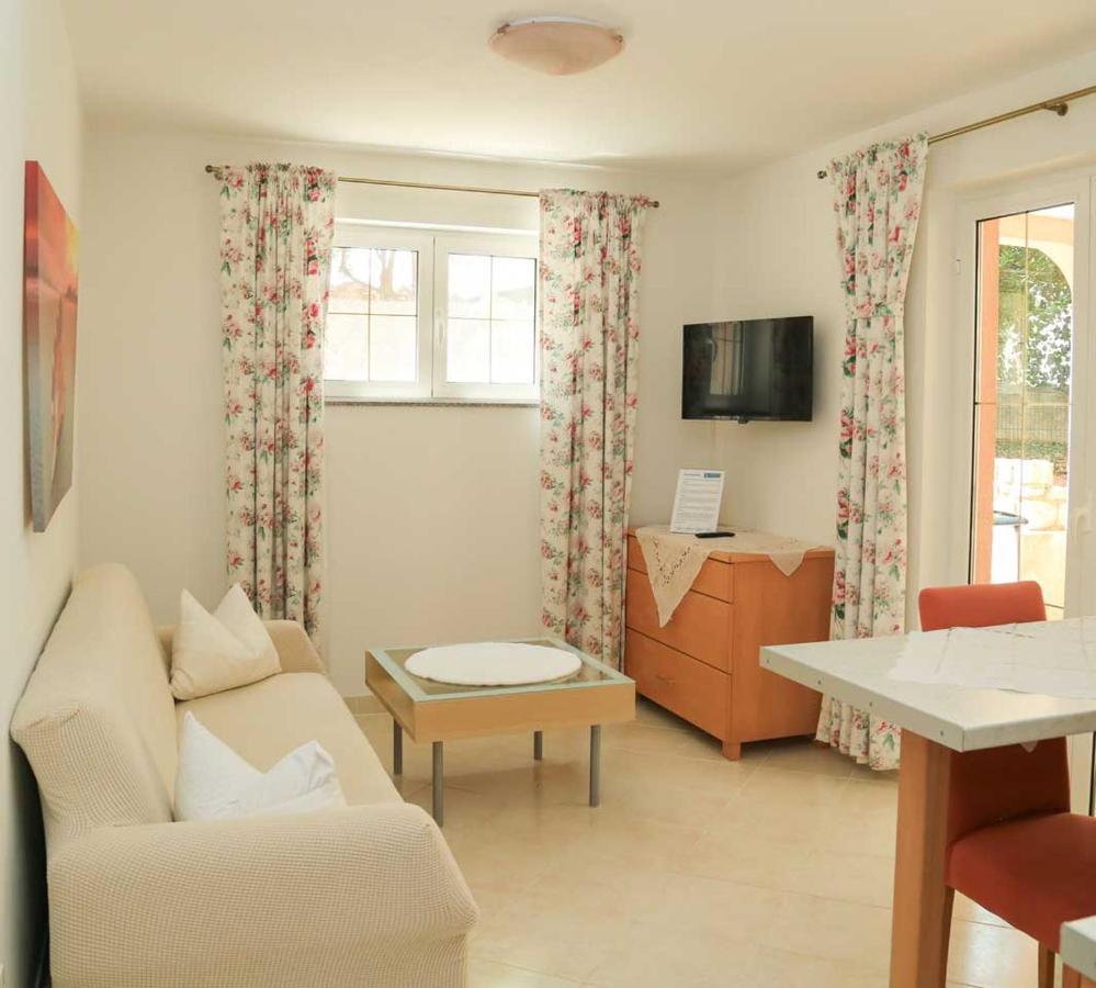 Adrian-Apartments-51511-Malinska-Otok-Krk Primorska 21 ภายนอก รูปภาพ